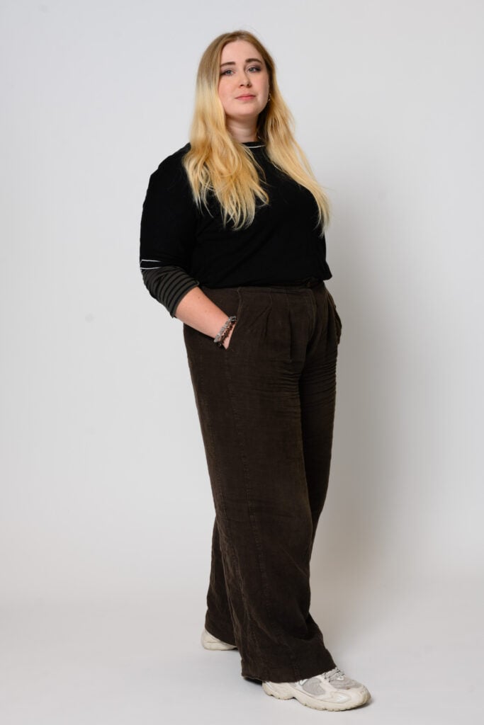 Felice Angevaare - Staand